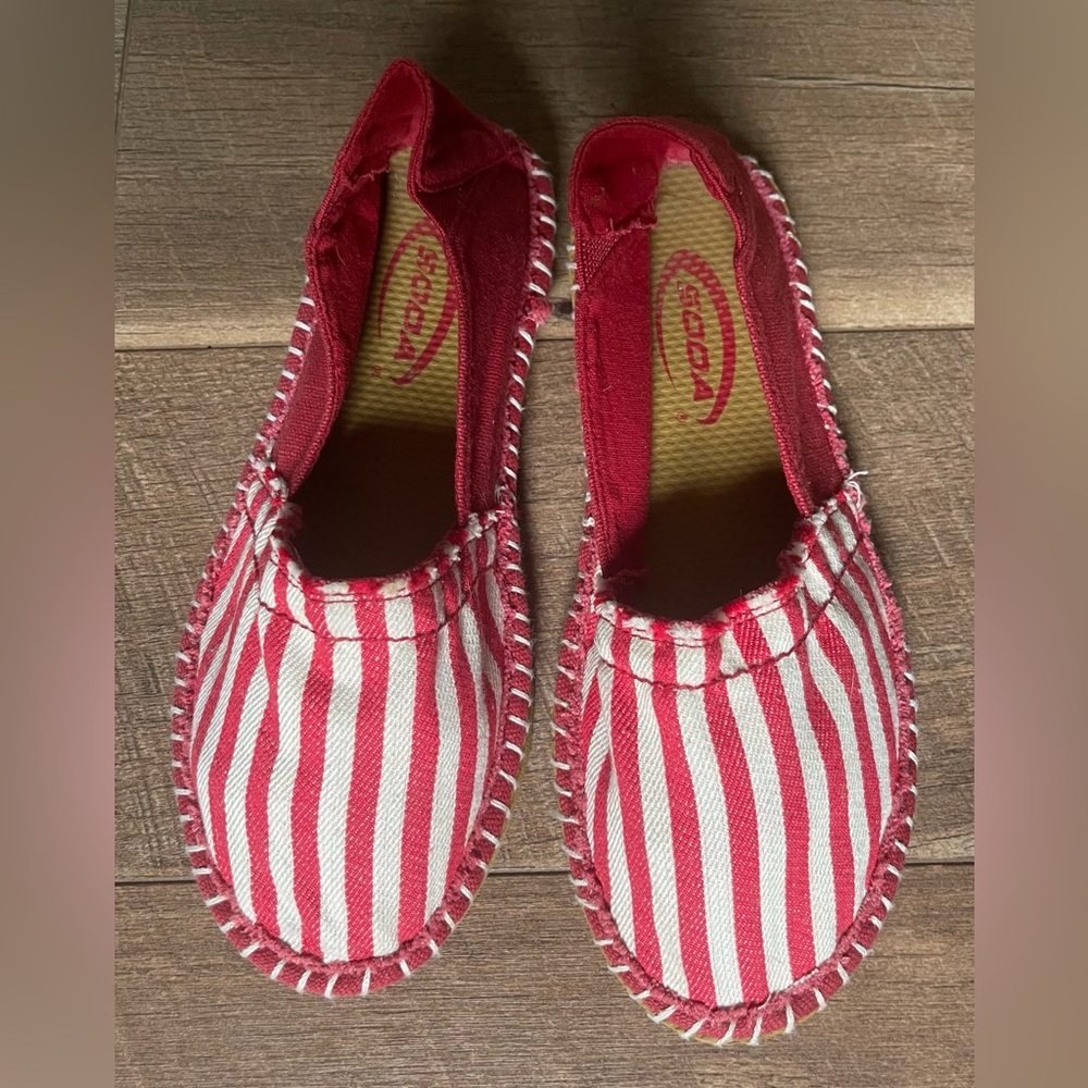 Soda Slip On Flats Sz 6